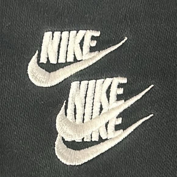 NIKE SPORTSWEAR WORLD TOUR EMBROIDERED CREWNECK SWEATSHIRT MENS SIZE S - Picture 3 of 11